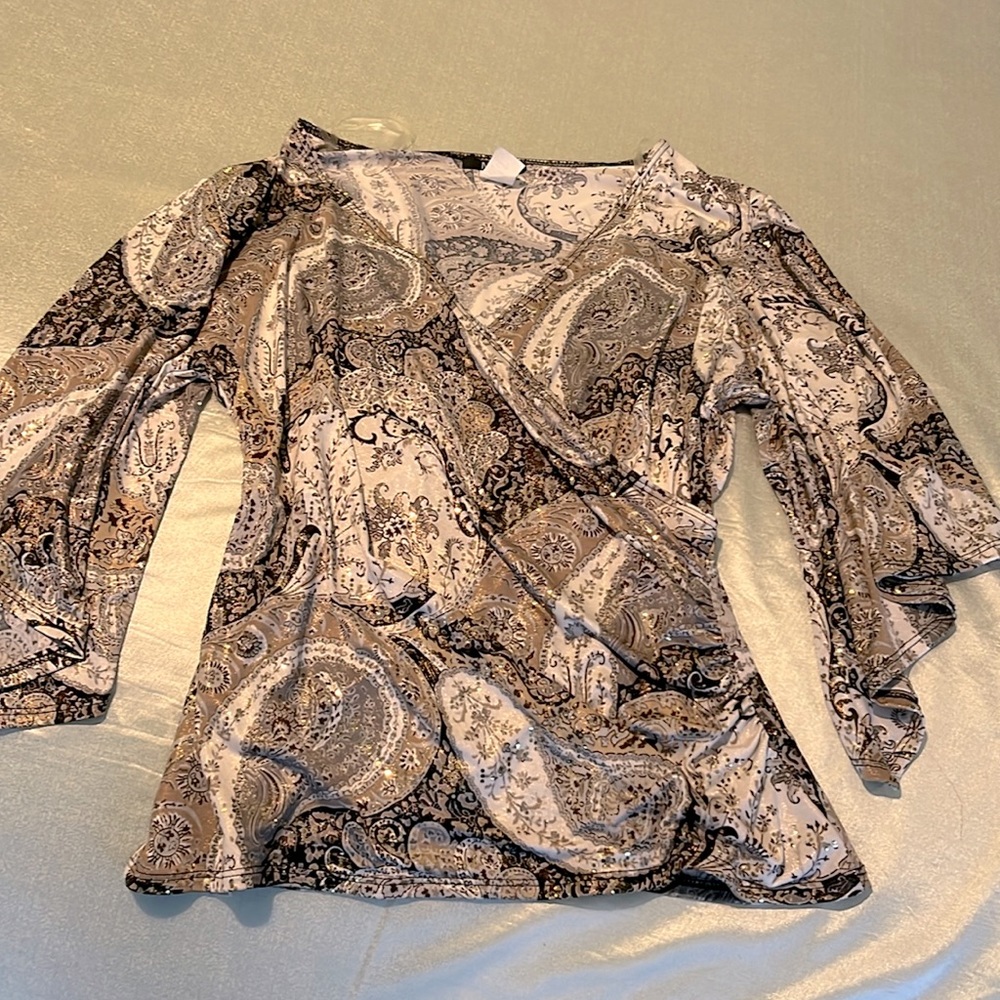 NWOT - Beautiful wrap top with bell sleeves - size L